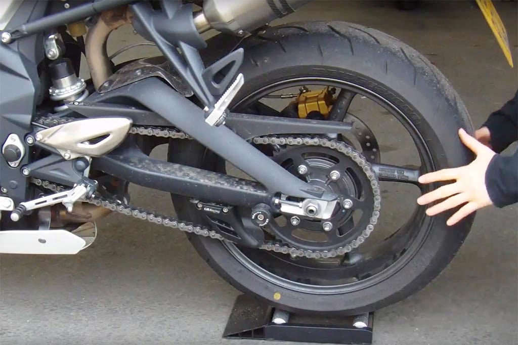 motorcycle rear wheel spinner 1024x682 - Showcase: Motorcycle Wheel Spinners