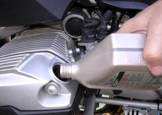 motorcycle engine oil change step5 - Motorcycle Engine Oil Change Guide