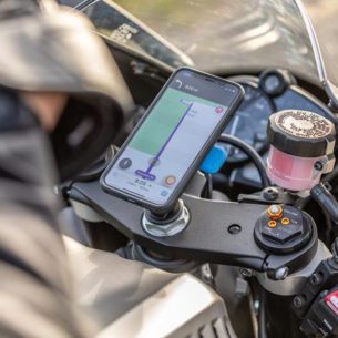 quadlock motorcycle phone holder 305x305 - Motorbike Phone Holders Review